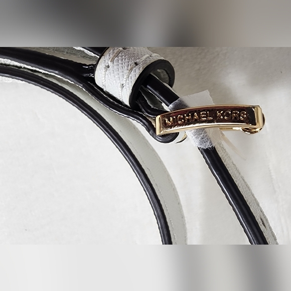Michael Kors White Strap. - Picture 5 of 5